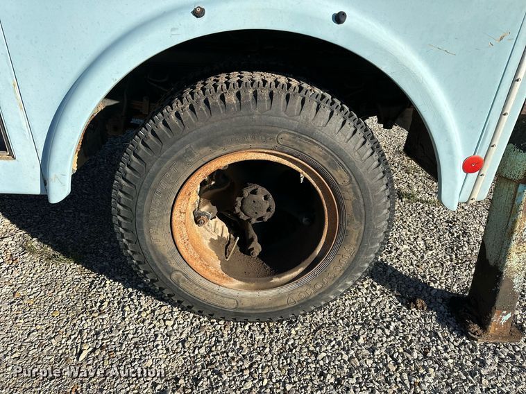 image for item OK9139 1972 Ford F700  digger derrick truck