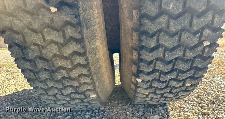 image for item OK9139 1972 Ford F700  digger derrick truck