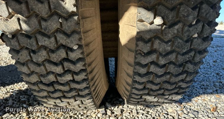 image for item OK9139 1972 Ford F700  digger derrick truck