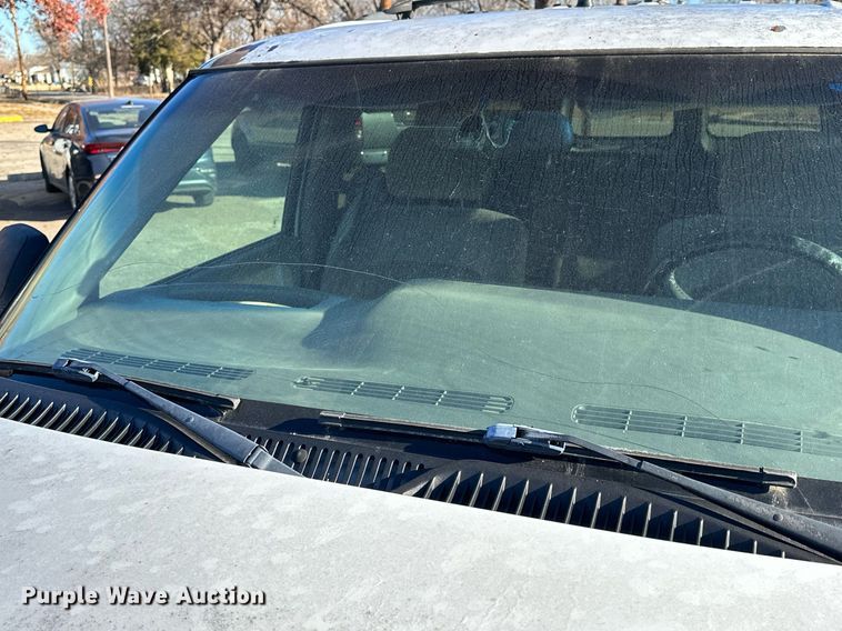 image for item OK9297 2001 Chevrolet Suburban  SUV