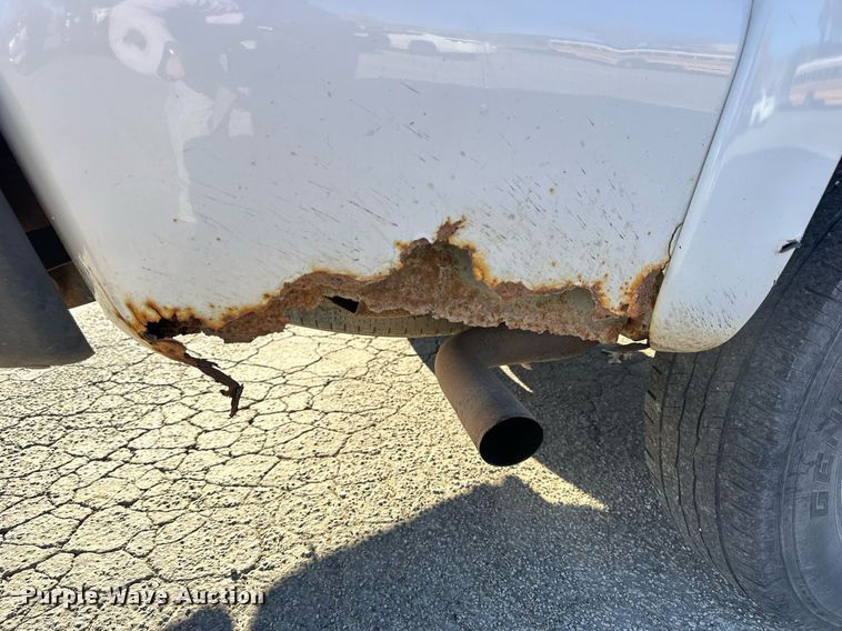 image for item OK9297 2001 Chevrolet Suburban  SUV