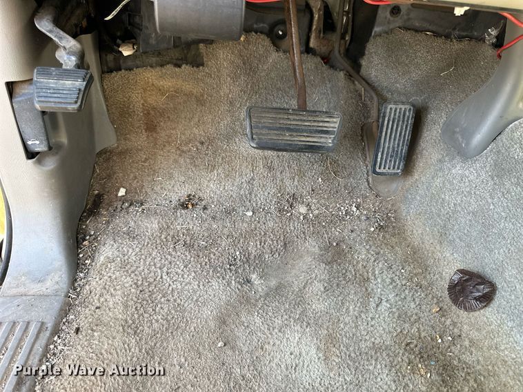 image for item OK9297 2001 Chevrolet Suburban  SUV