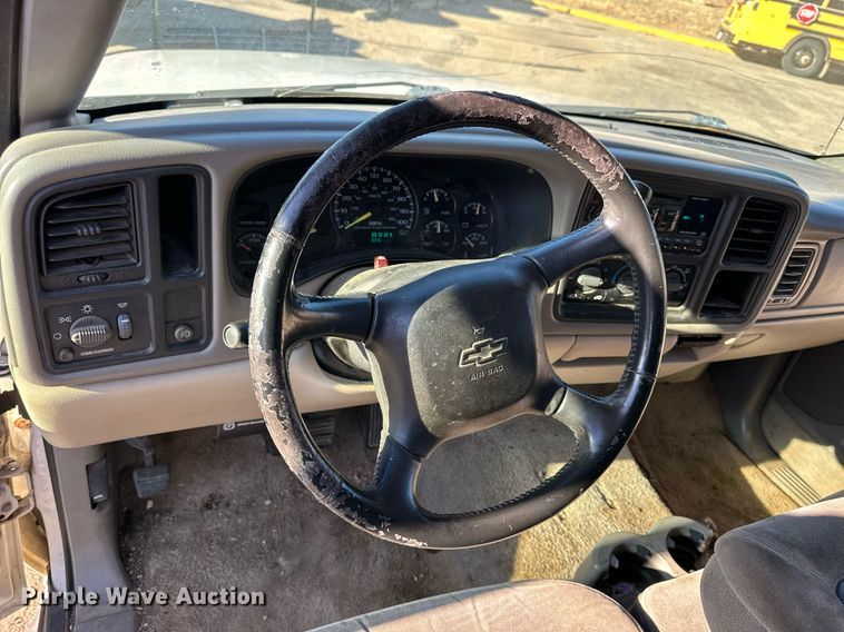 image for item OK9297 2001 Chevrolet Suburban  SUV