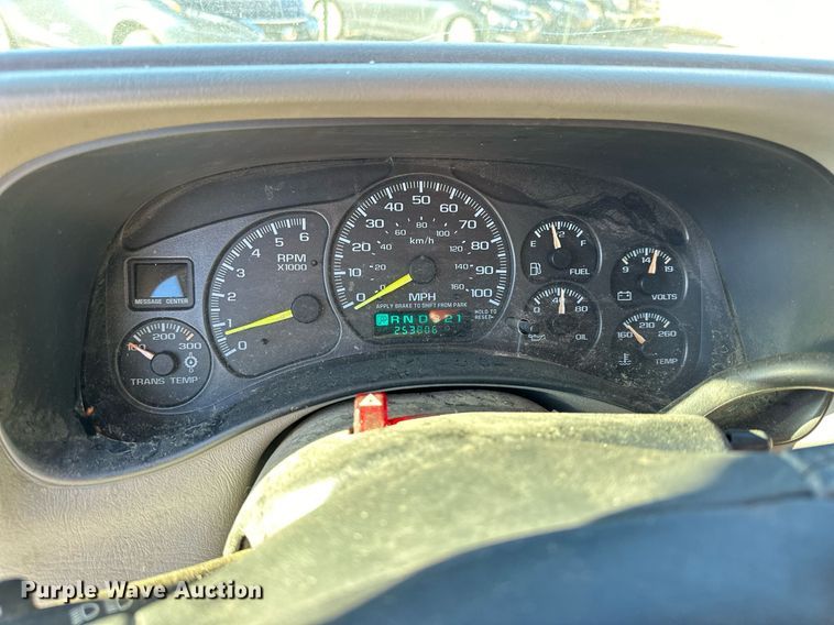 image for item OK9297 2001 Chevrolet Suburban  SUV