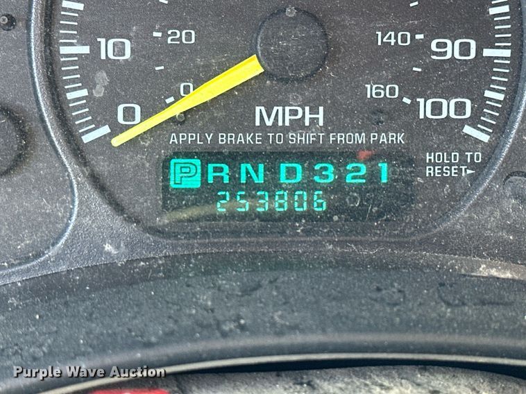 image for item OK9297 2001 Chevrolet Suburban  SUV