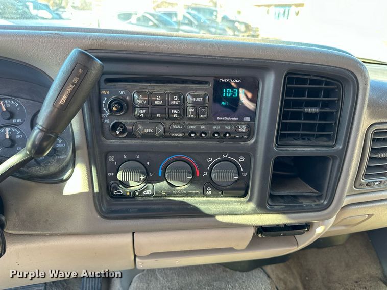 image for item OK9297 2001 Chevrolet Suburban  SUV