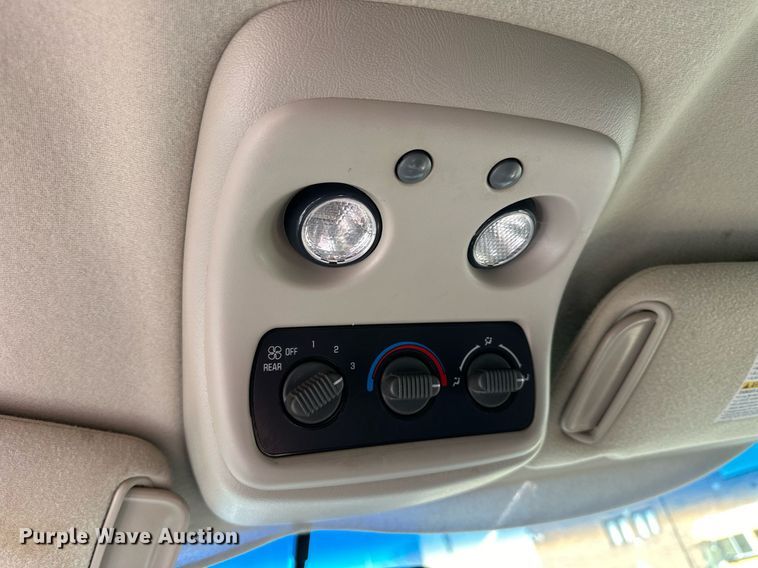 image for item OK9297 2001 Chevrolet Suburban  SUV