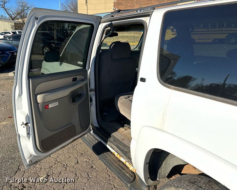 image for item OK9297 2001 Chevrolet Suburban  SUV