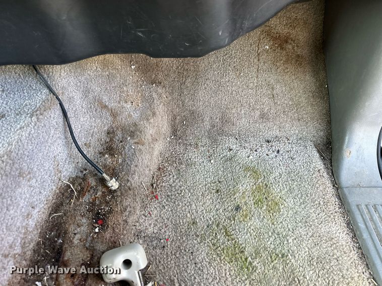 image for item OK9297 2001 Chevrolet Suburban  SUV