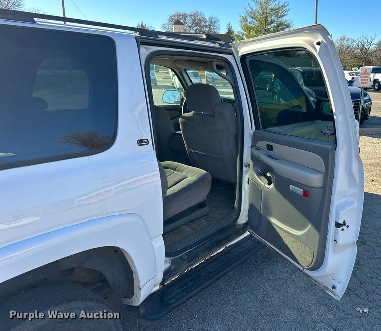image for item OK9297 2001 Chevrolet Suburban  SUV