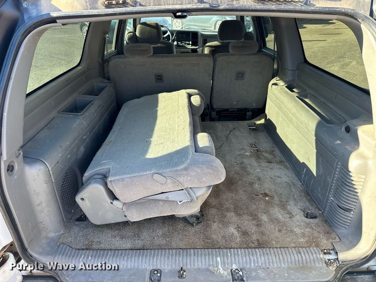 image for item OK9297 2001 Chevrolet Suburban  SUV