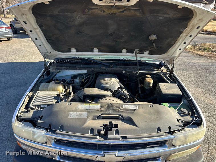 image for item OK9297 2001 Chevrolet Suburban  SUV