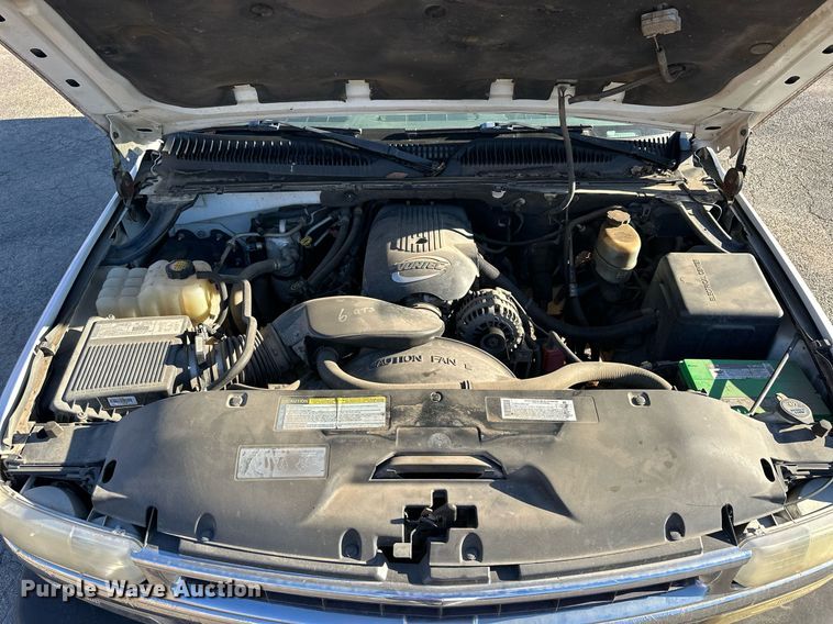 image for item OK9297 2001 Chevrolet Suburban  SUV