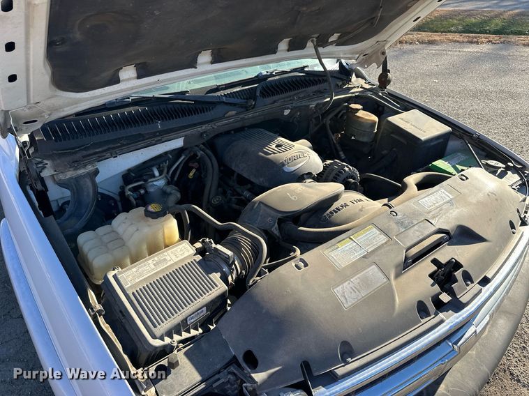 image for item OK9297 2001 Chevrolet Suburban  SUV