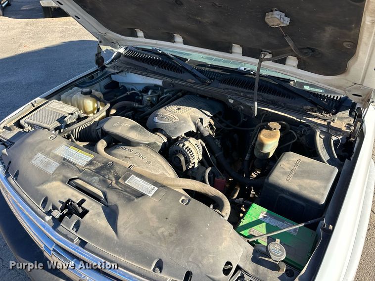 image for item OK9297 2001 Chevrolet Suburban  SUV