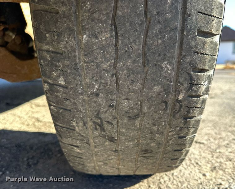 image for item OK9297 2001 Chevrolet Suburban  SUV