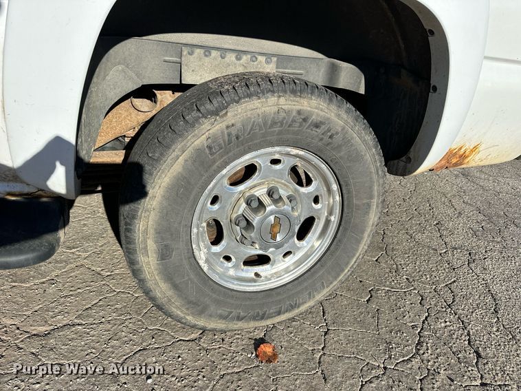 image for item OK9297 2001 Chevrolet Suburban  SUV