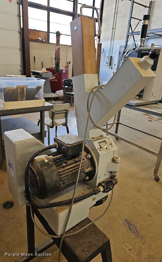 image for item OL9415 2007 Retsch SM2000  cutting mill