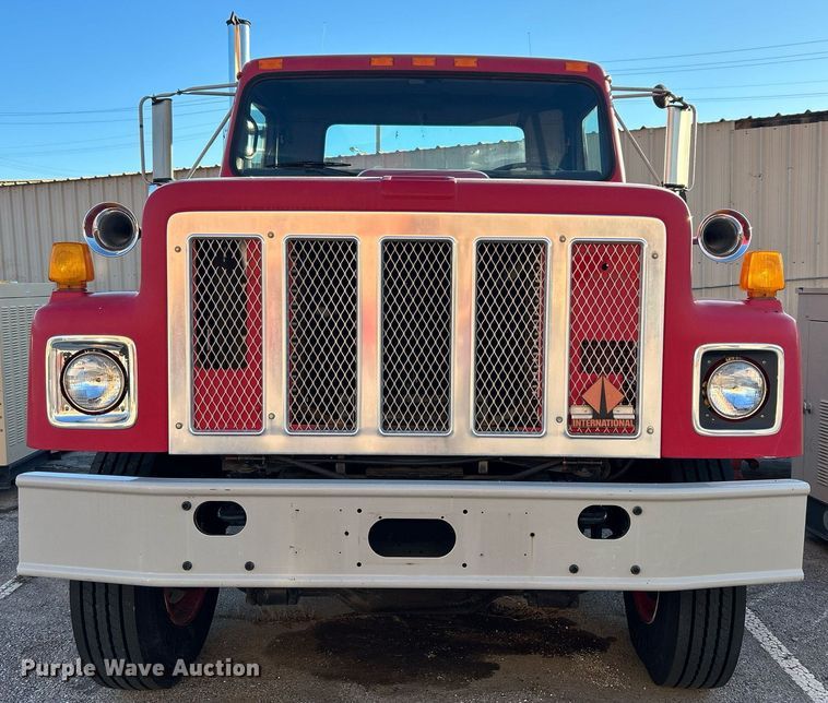 image for item OM9003 1991 International 2574  semi truck
