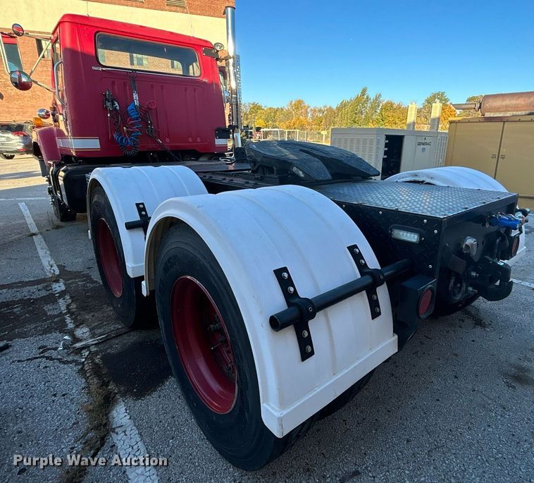 image for item OM9003 1991 International 2574  semi truck