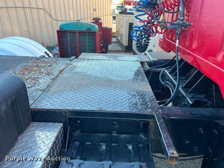 image for item OM9003 1991 International 2574  semi truck