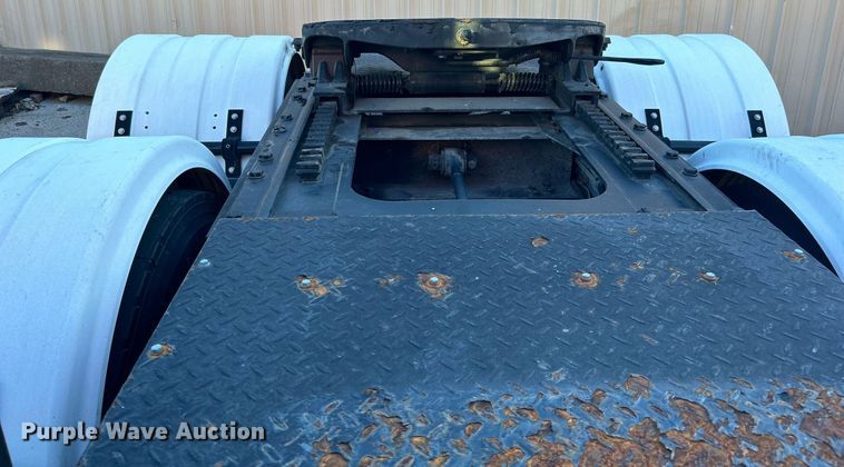 image for item OM9003 1991 International 2574  semi truck