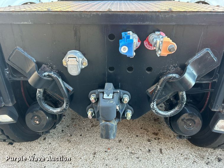 image for item OM9003 1991 International 2574  semi truck