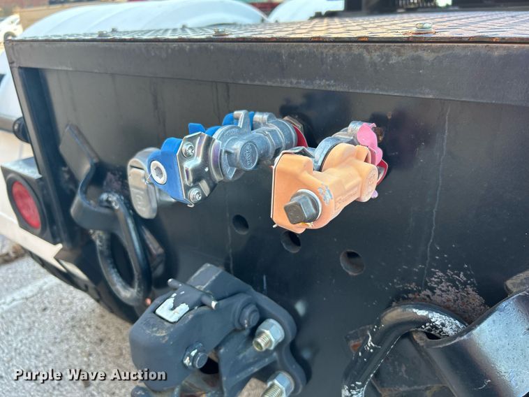 image for item OM9003 1991 International 2574  semi truck