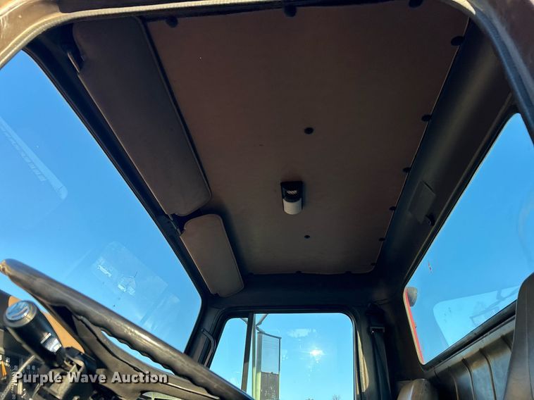 image for item OM9003 1991 International 2574  semi truck