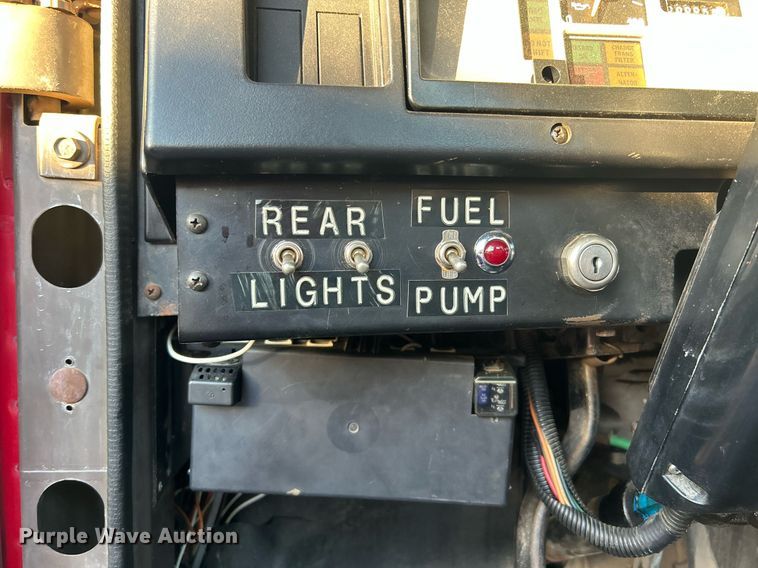 image for item OM9003 1991 International 2574  semi truck