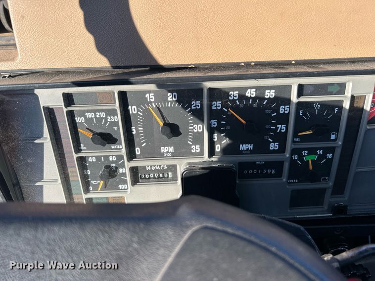 image for item OM9003 1991 International 2574  semi truck