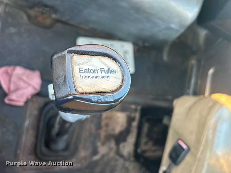 image for item OM9003 1991 International 2574  semi truck