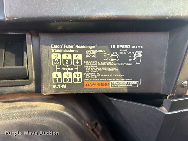 image for item OM9003 1991 International 2574  semi truck