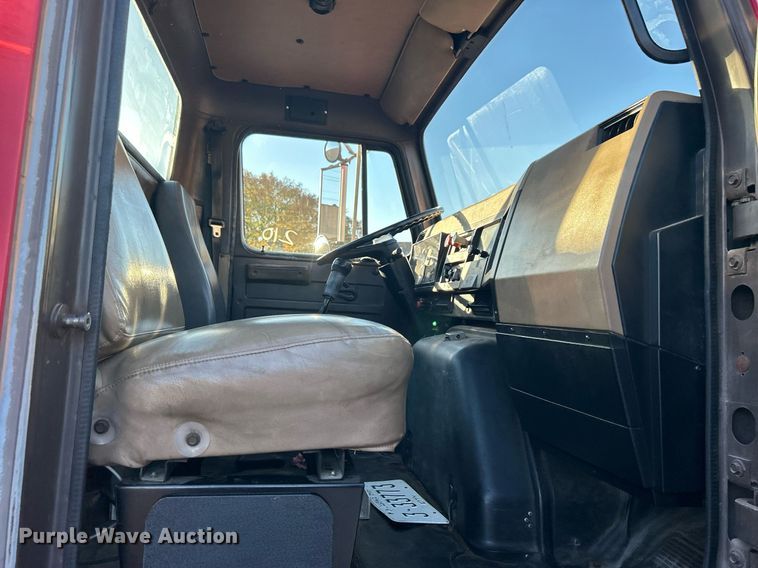 image for item OM9003 1991 International 2574  semi truck