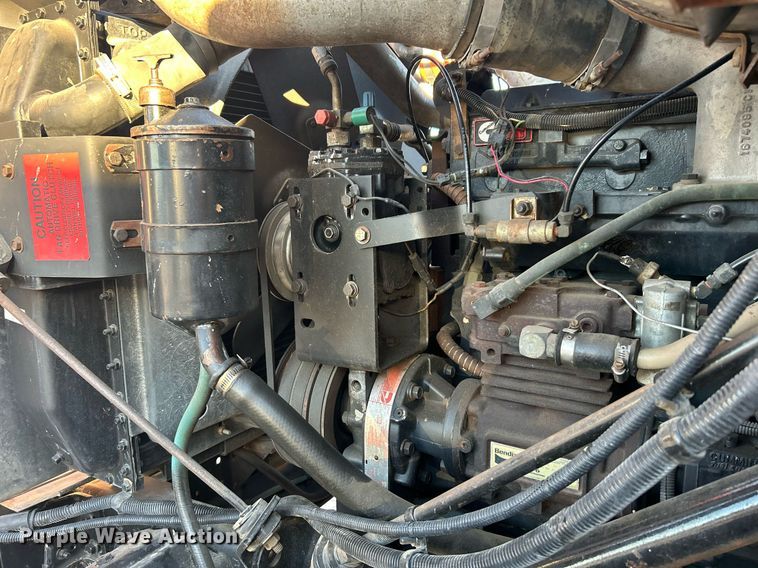 image for item OM9003 1991 International 2574  semi truck