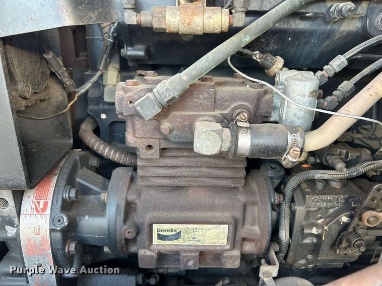 image for item OM9003 1991 International 2574  semi truck