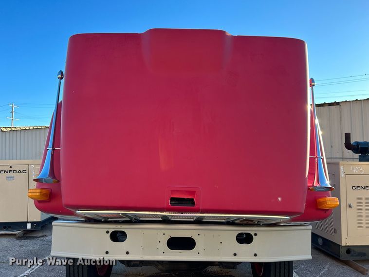 image for item OM9003 1991 International 2574  semi truck