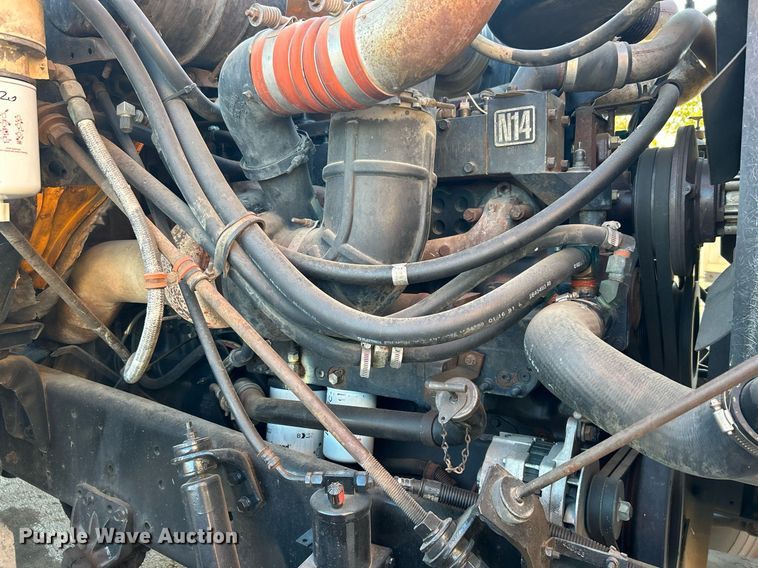 image for item OM9003 1991 International 2574  semi truck