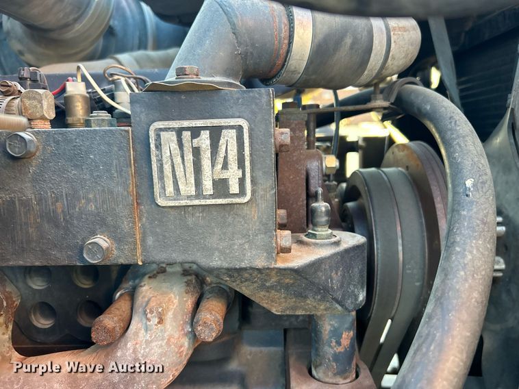 image for item OM9003 1991 International 2574  semi truck