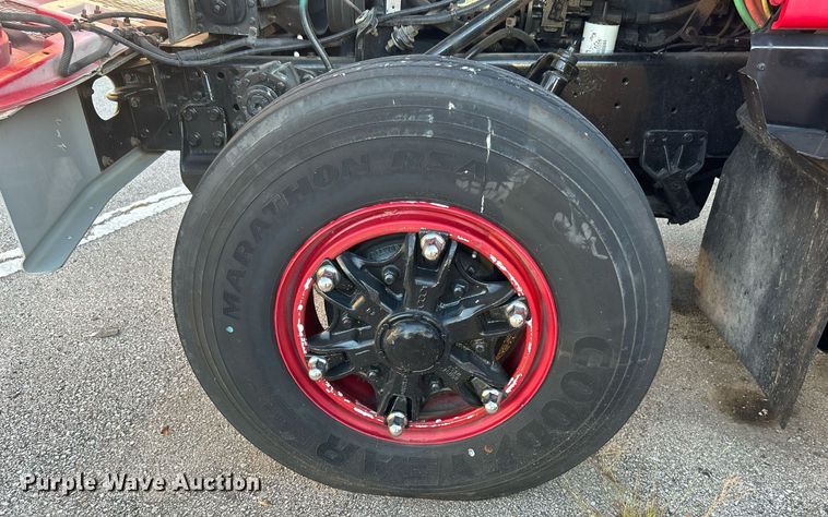 image for item OM9003 1991 International 2574  semi truck