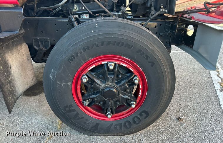 image for item OM9003 1991 International 2574  semi truck