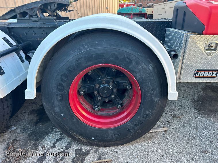 image for item OM9003 1991 International 2574  semi truck