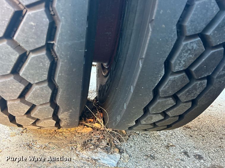 image for item OM9003 1991 International 2574  semi truck