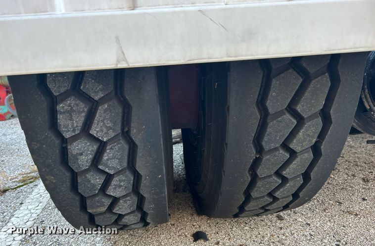 image for item OM9003 1991 International 2574  semi truck