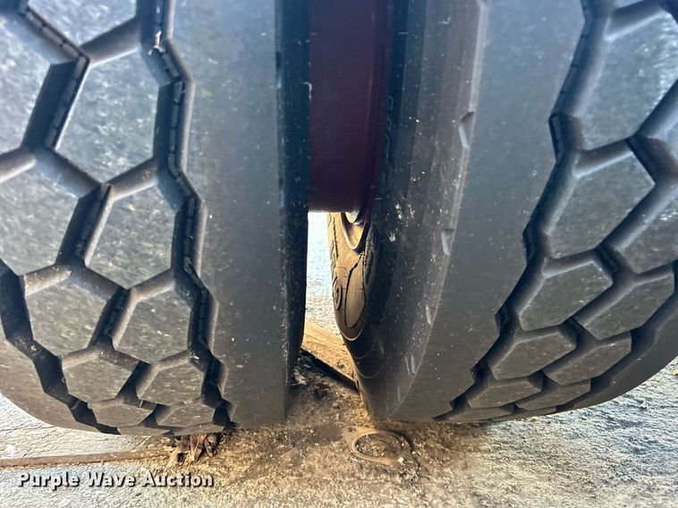 image for item OM9003 1991 International 2574  semi truck