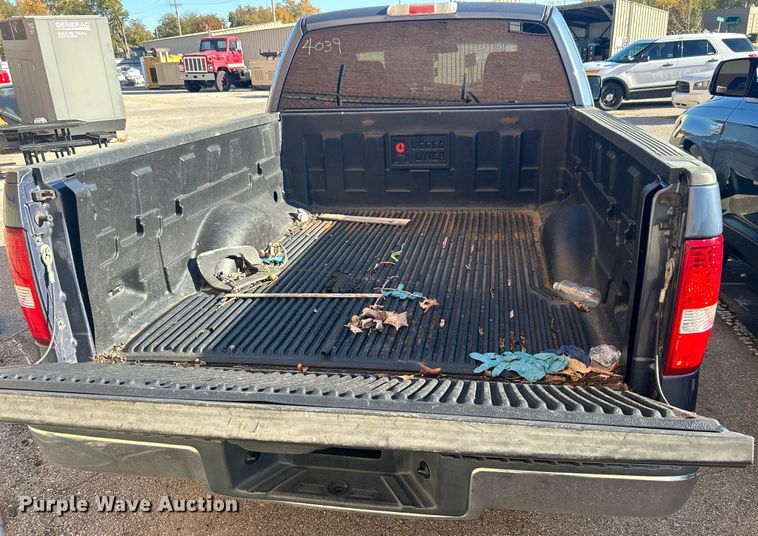 image for item OM9009 2004 Ford F150  SuperCab pickup truck