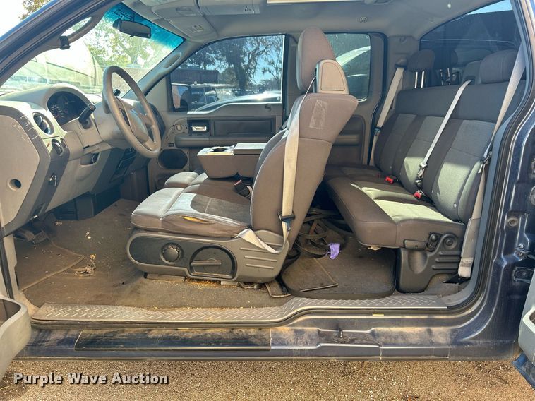 image for item OM9009 2004 Ford F150  SuperCab pickup truck