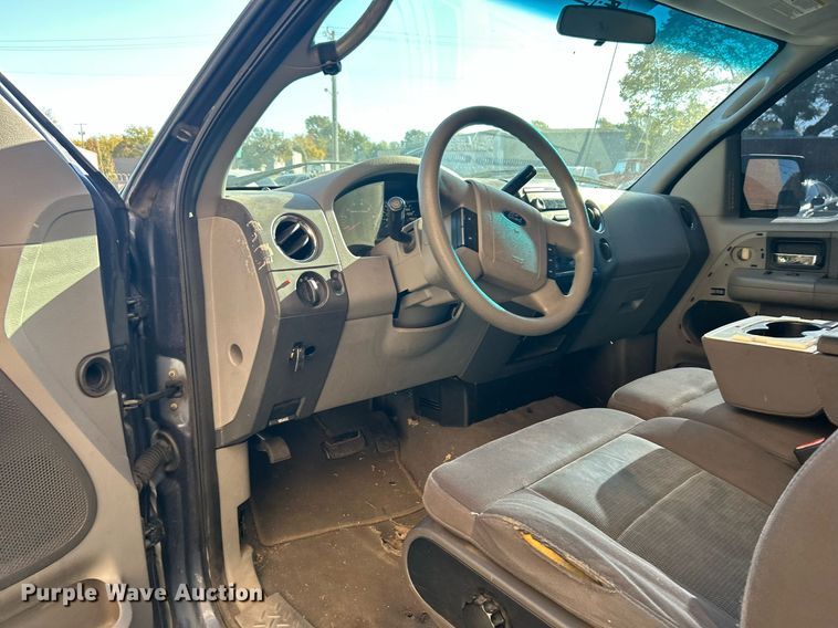 image for item OM9009 2004 Ford F150  SuperCab pickup truck