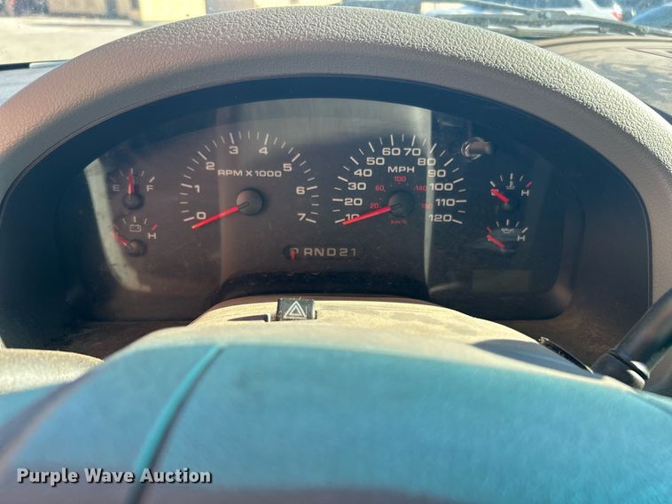 image for item OM9009 2004 Ford F150  SuperCab pickup truck