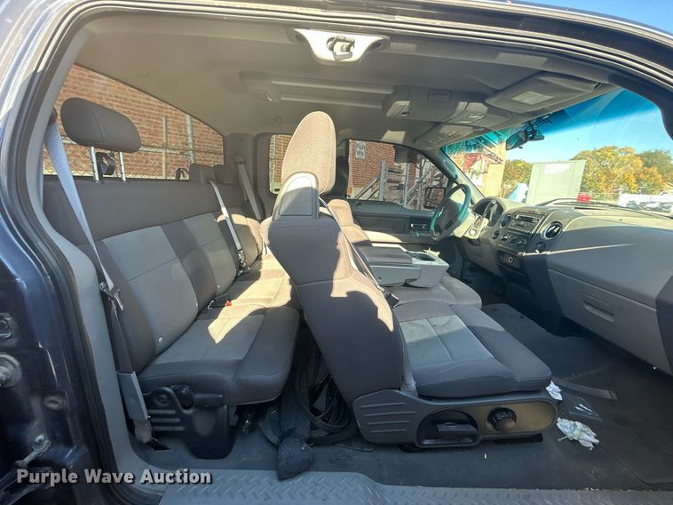 image for item OM9009 2004 Ford F150  SuperCab pickup truck